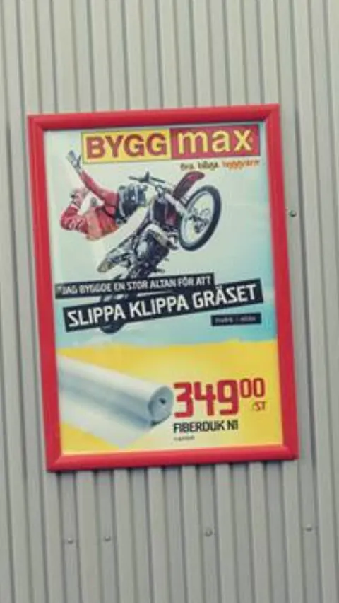 Byggmax-reklam med ett FMX-hopp